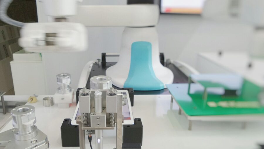 Photo Collaborative Robots Precision Manufacturing
