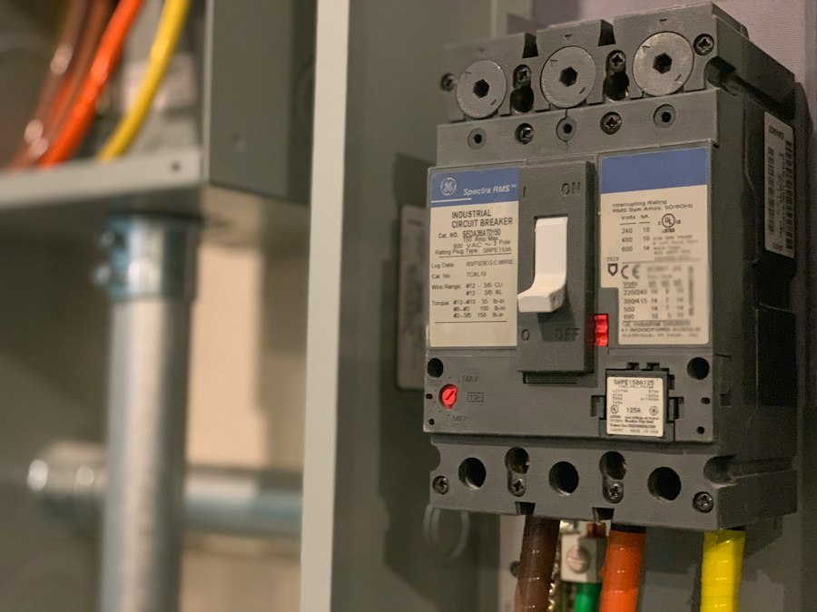 Photo smart circuit breaker load monitoring