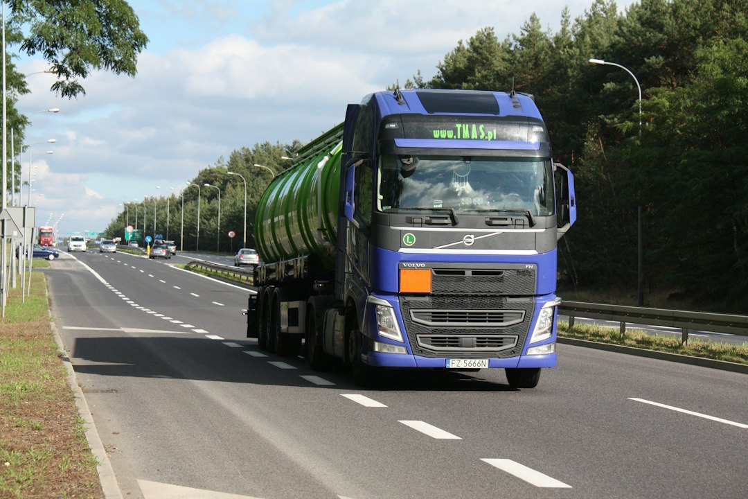 Photo green hydrogen fuel cells heavy transport