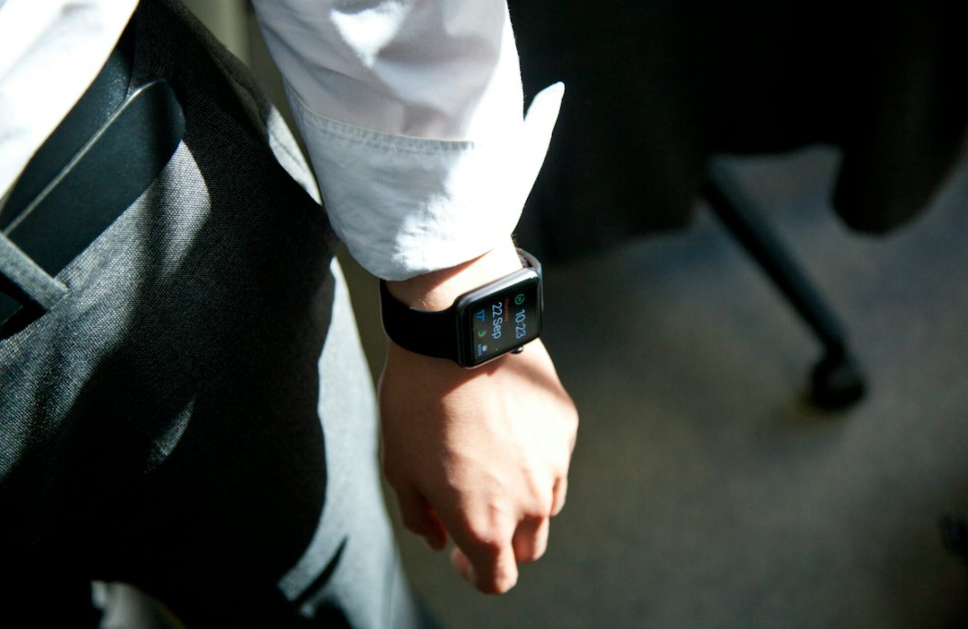 Photo smart rings vs smartwatches sleep tracking accuracy battery life