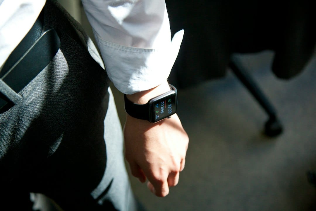 Photo smart rings vs smartwatches sleep tracking accuracy battery life