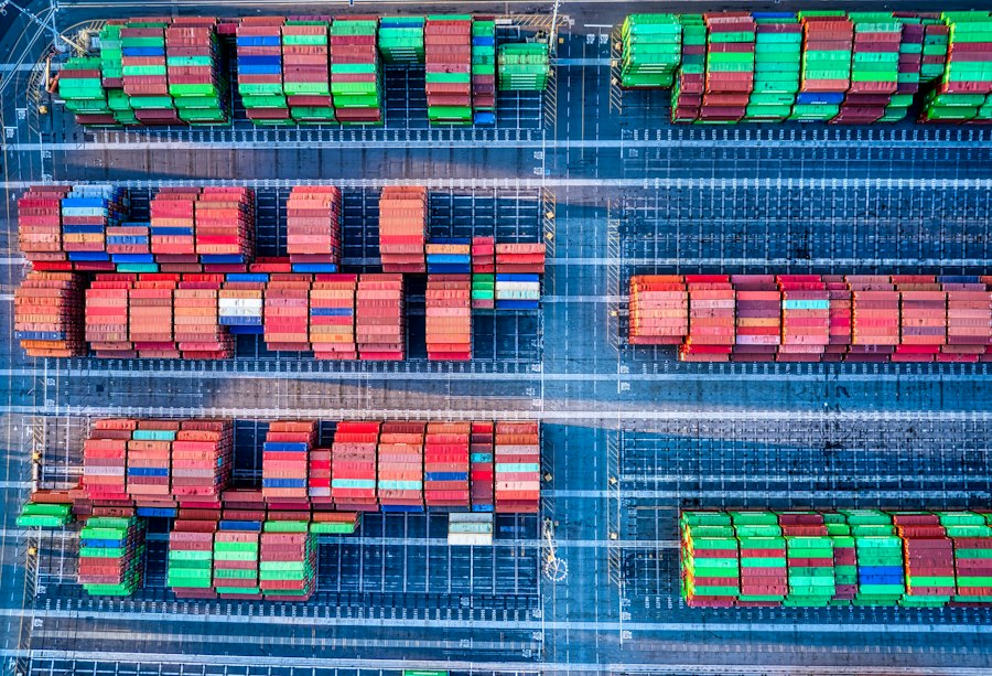 Quantum annealing logistics optimization