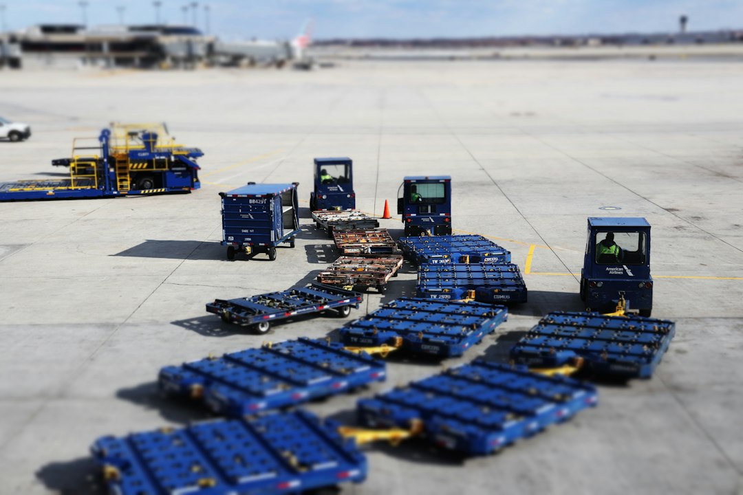 Photo Automated Guided Vehicles vs Autonomous Mobile Robots fleet strategy
