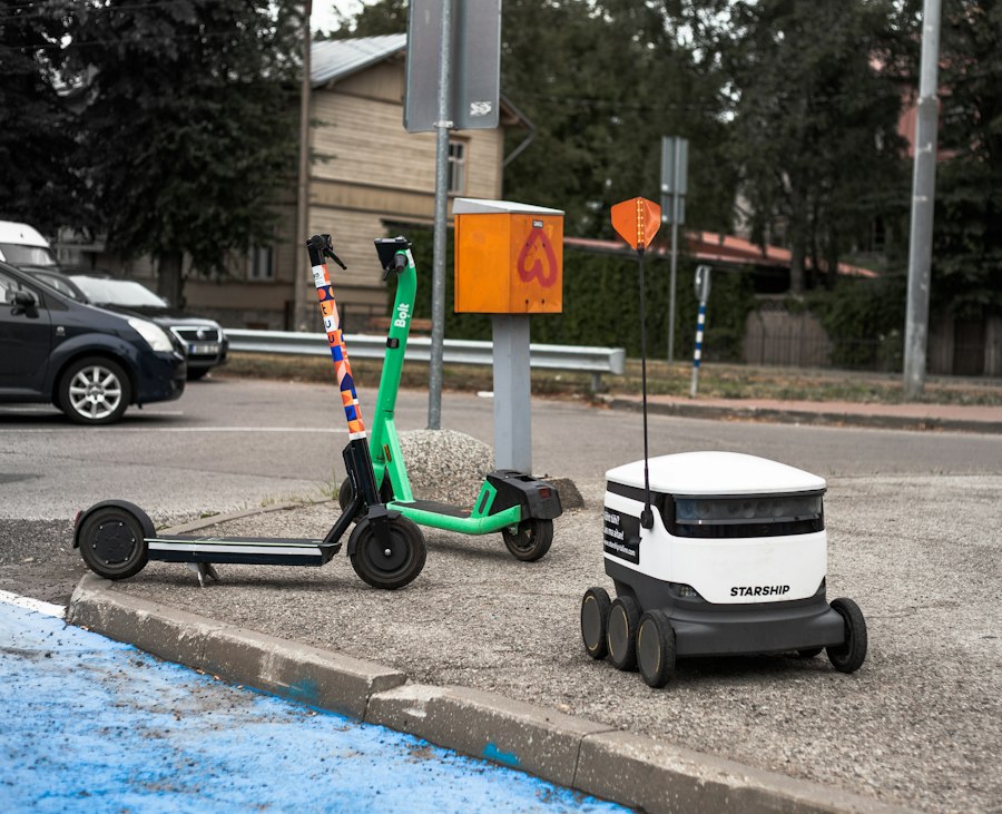 Automated Guided Vehicles vs Autonomous Mobile Robots fleet strategy